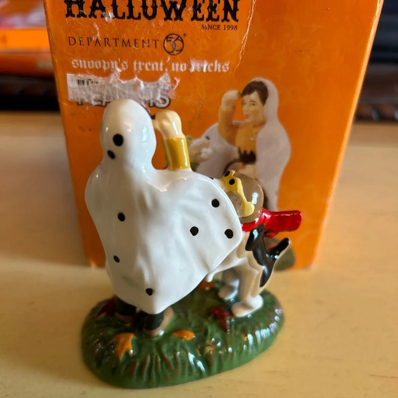 DEPARTMENT 56 Snow Village Halloween Snoopy's Treat, No Tricks NEW - Picture 4 of 6